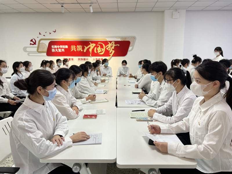 外国语学院党总支召开学习党的二十大精神学生党员座谈会