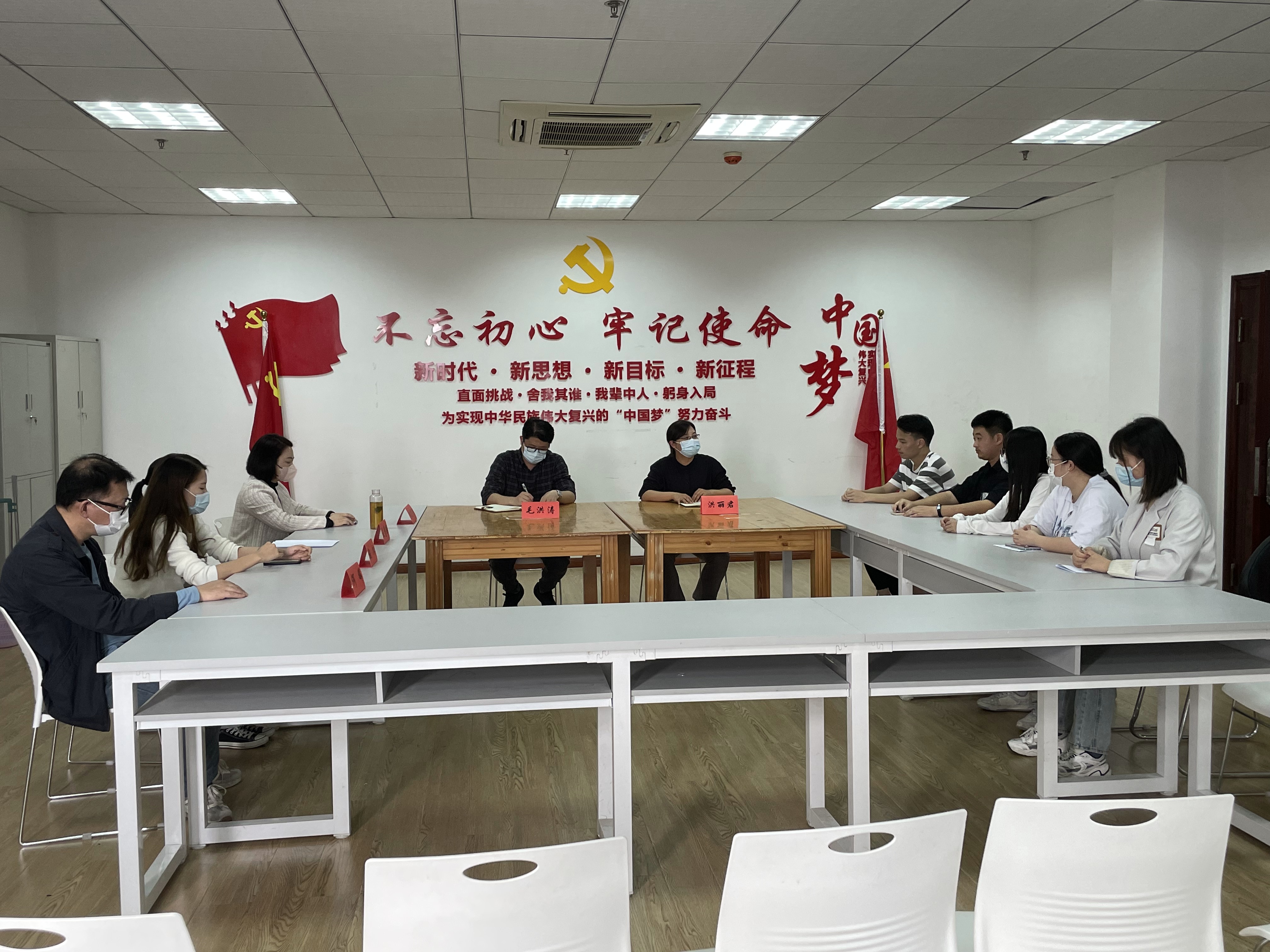 国贸专业毕业生前往重点实习基地实习前启动仪式