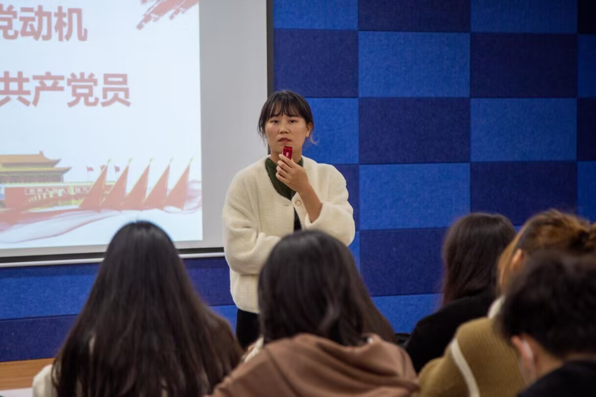 人文学院举行第三十五期入党积极分子培训第五次授课