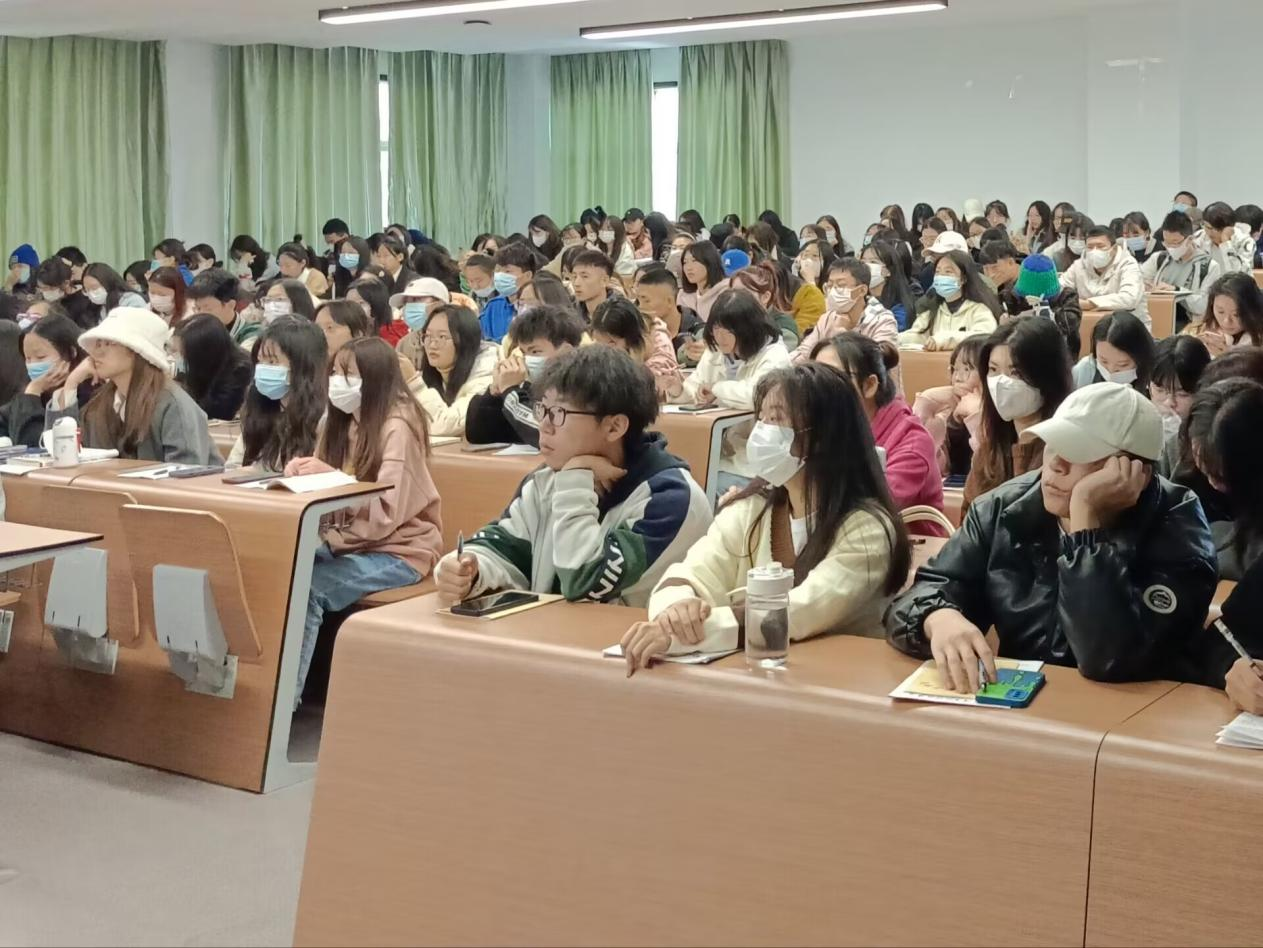 人文学院举行第三十五期分党校培训第三次授课
