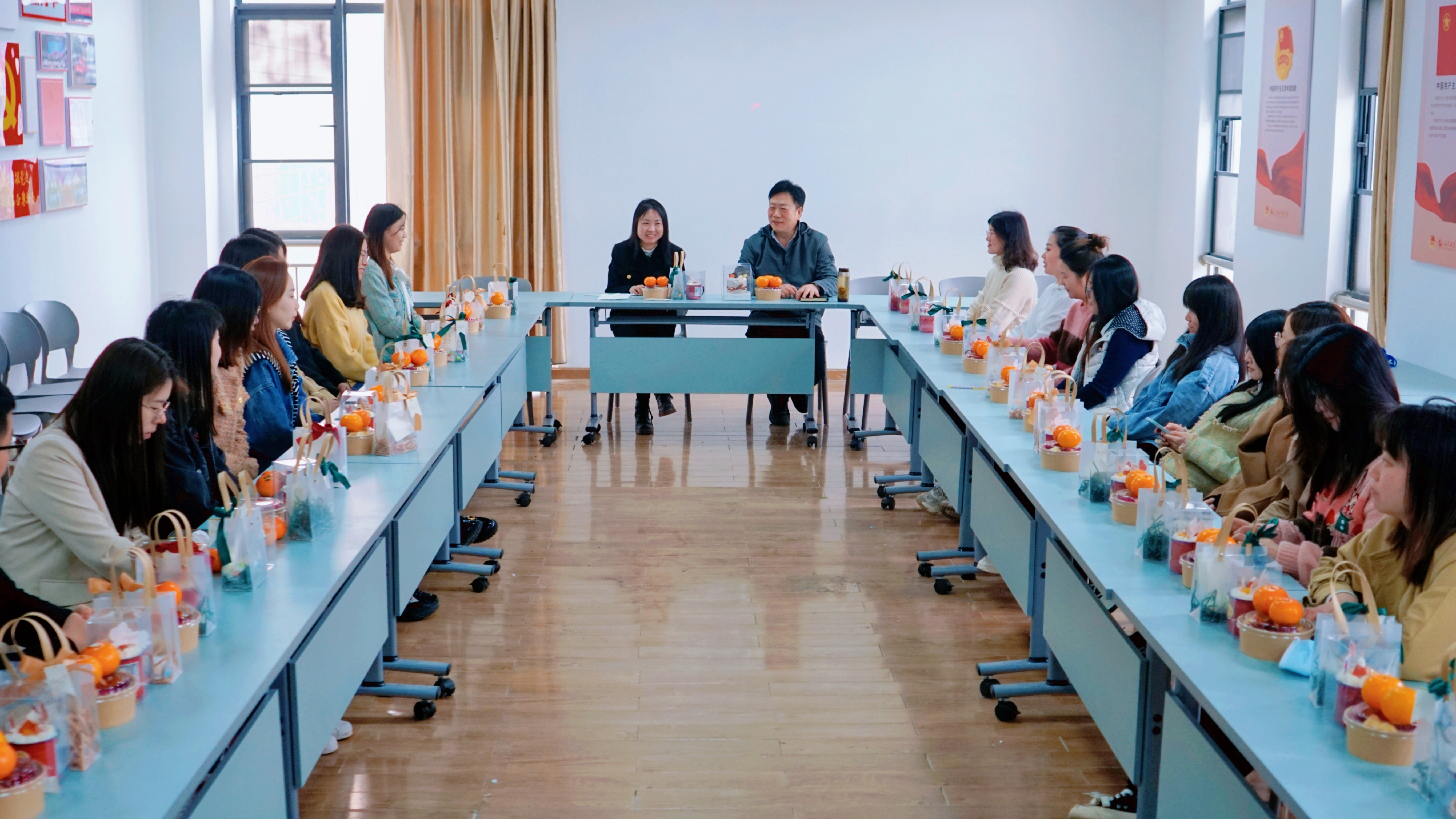 我校机械与工程学院召开庆祝“三八”国际劳动妇女节交流会