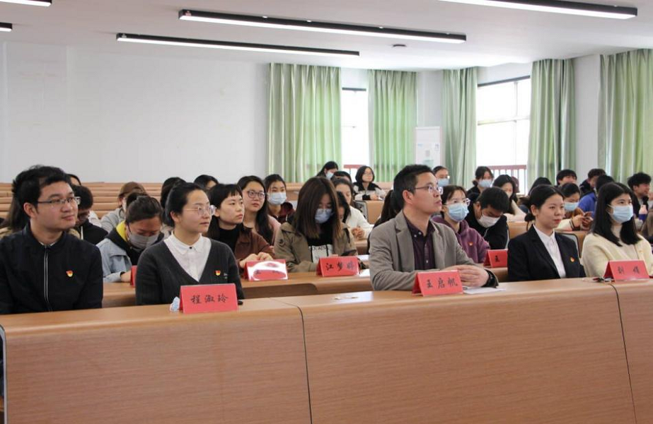 “亮身份,明责任,做标杆”党员寝室挂牌仪式