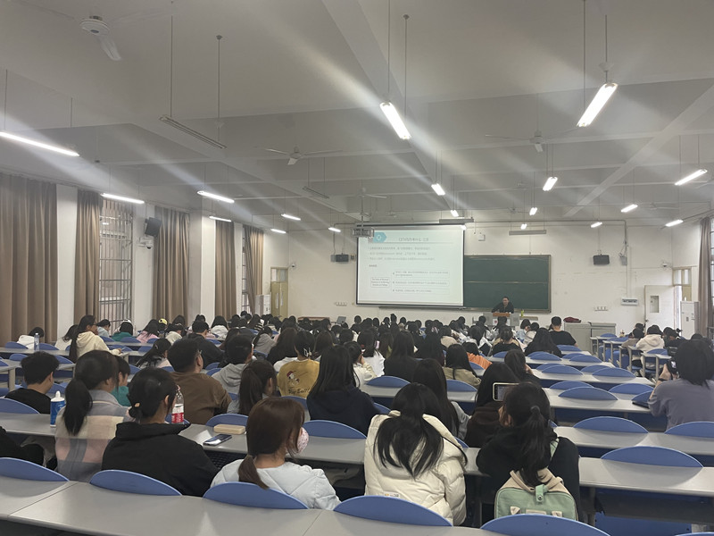 外国语学院举办“以考促教,以用为先”大学英语四级写作专题分享会
