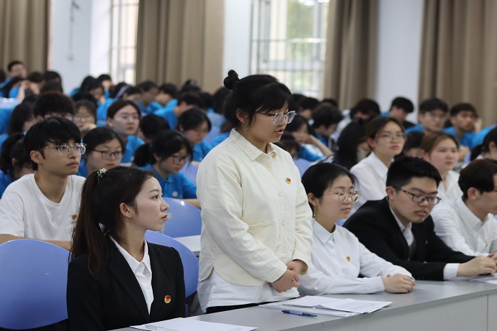 【经管】经济管理学院召开“讨论吸收预备党员的支部大会”观摩会