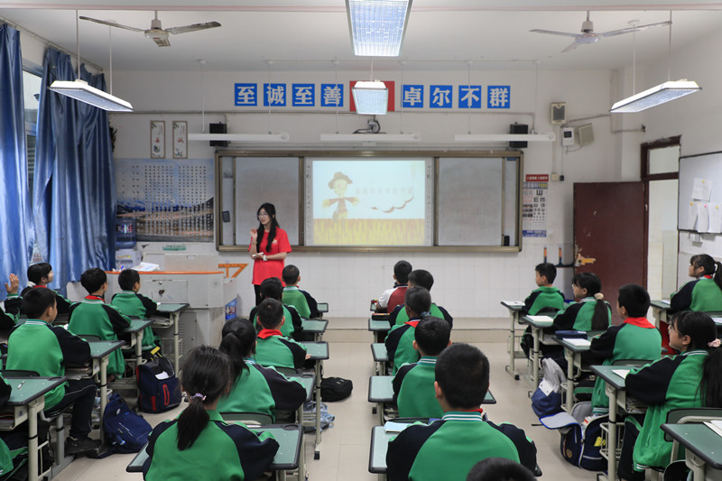 成都文理学院开展读书月活动--走进港青学校