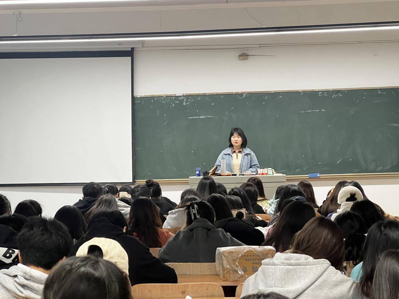 提升安全防范意识 筑牢安全防范底线 人文学院开展“五一假期安全教育”主题班会
