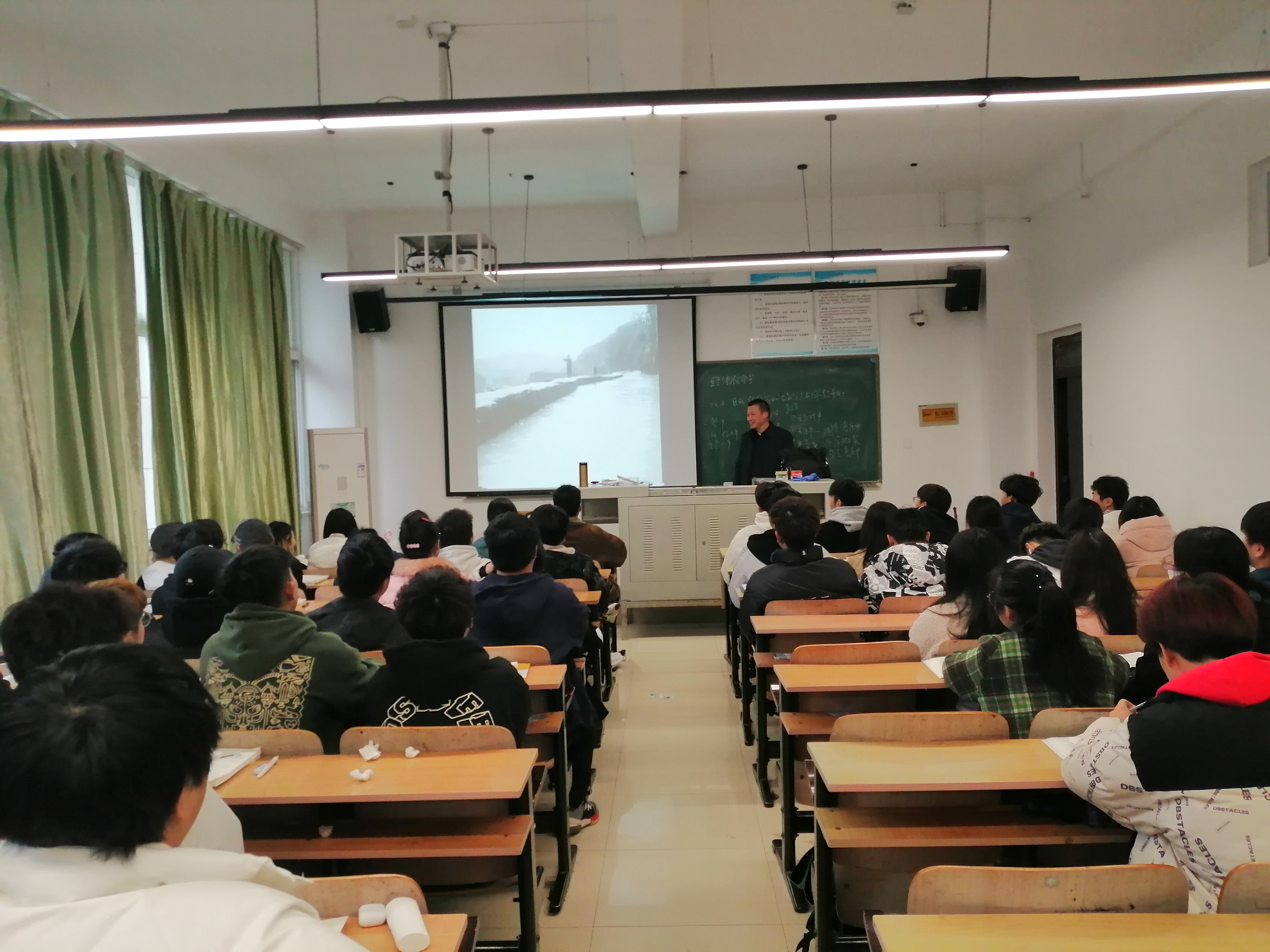 迎评促教搞调研 师生同心谋发展