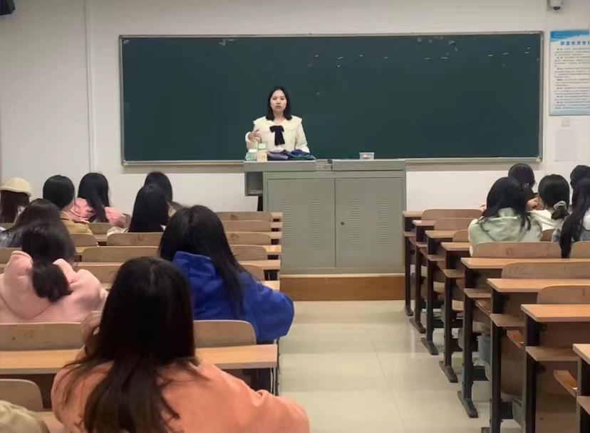 紧绷安全之弦 诚信应对考试 人文学院组织开展主题班会活动