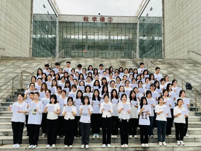 历史风骨 铿锵未来|我校人文学院举行五四青年节百人诵读活动
