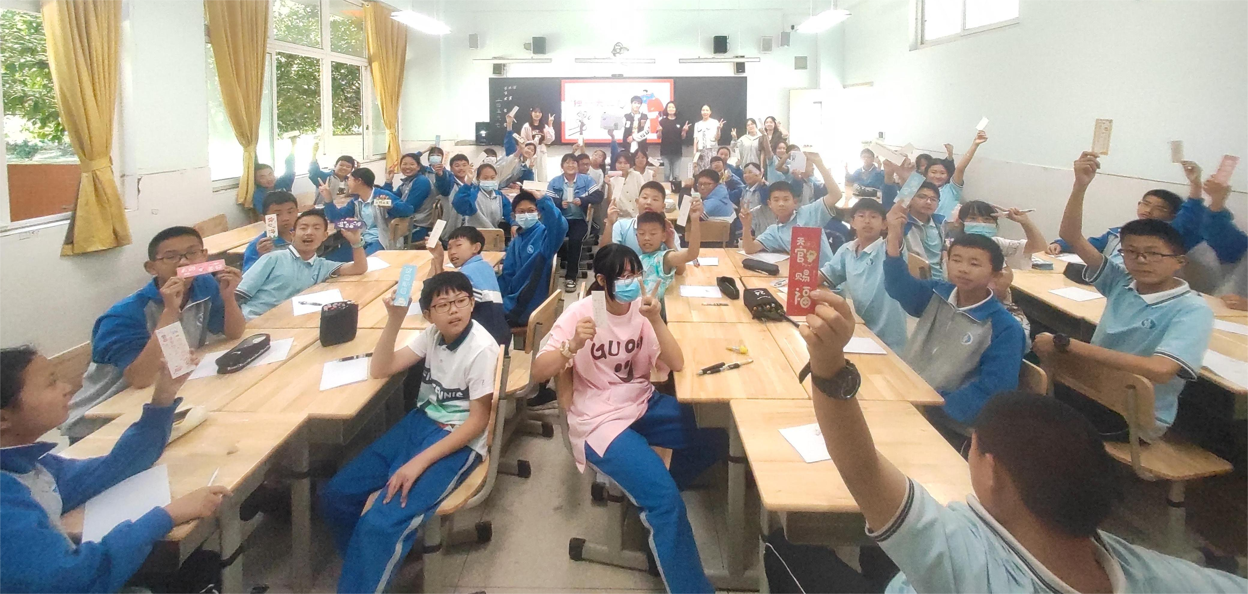 我校心理健康教育中心受邀到西航港第二初级中学开展心理健康月团辅活动