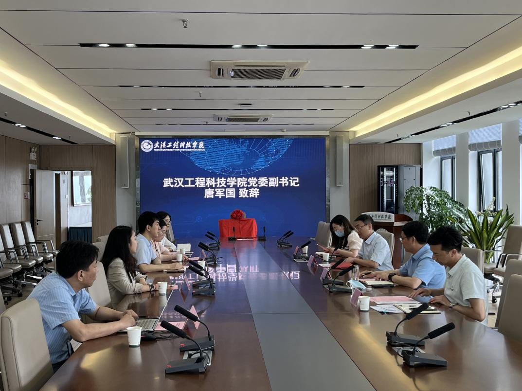 校企合作 产教融合 | 我校举行新E代数字智能信息技术产业学院揭牌仪式
