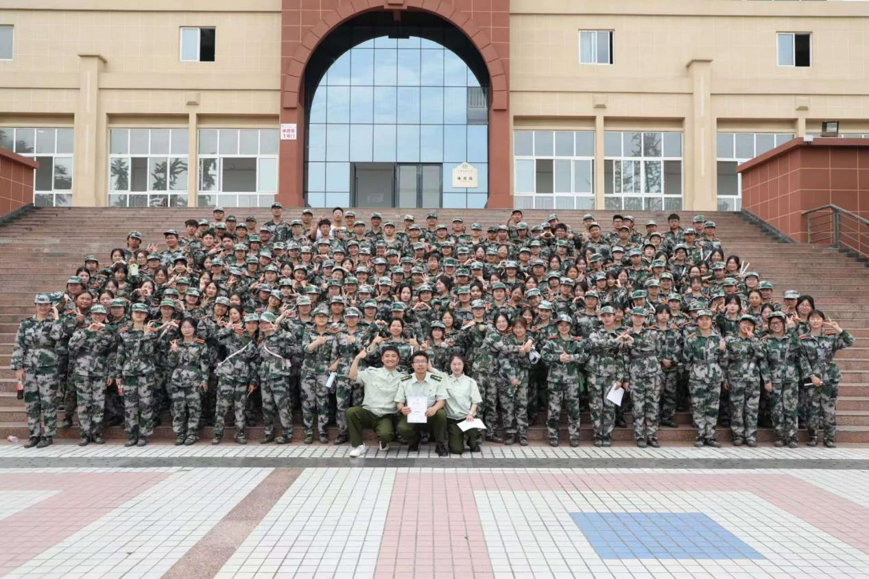 【马院】马克思主义学院2022级学生军训圆满结束