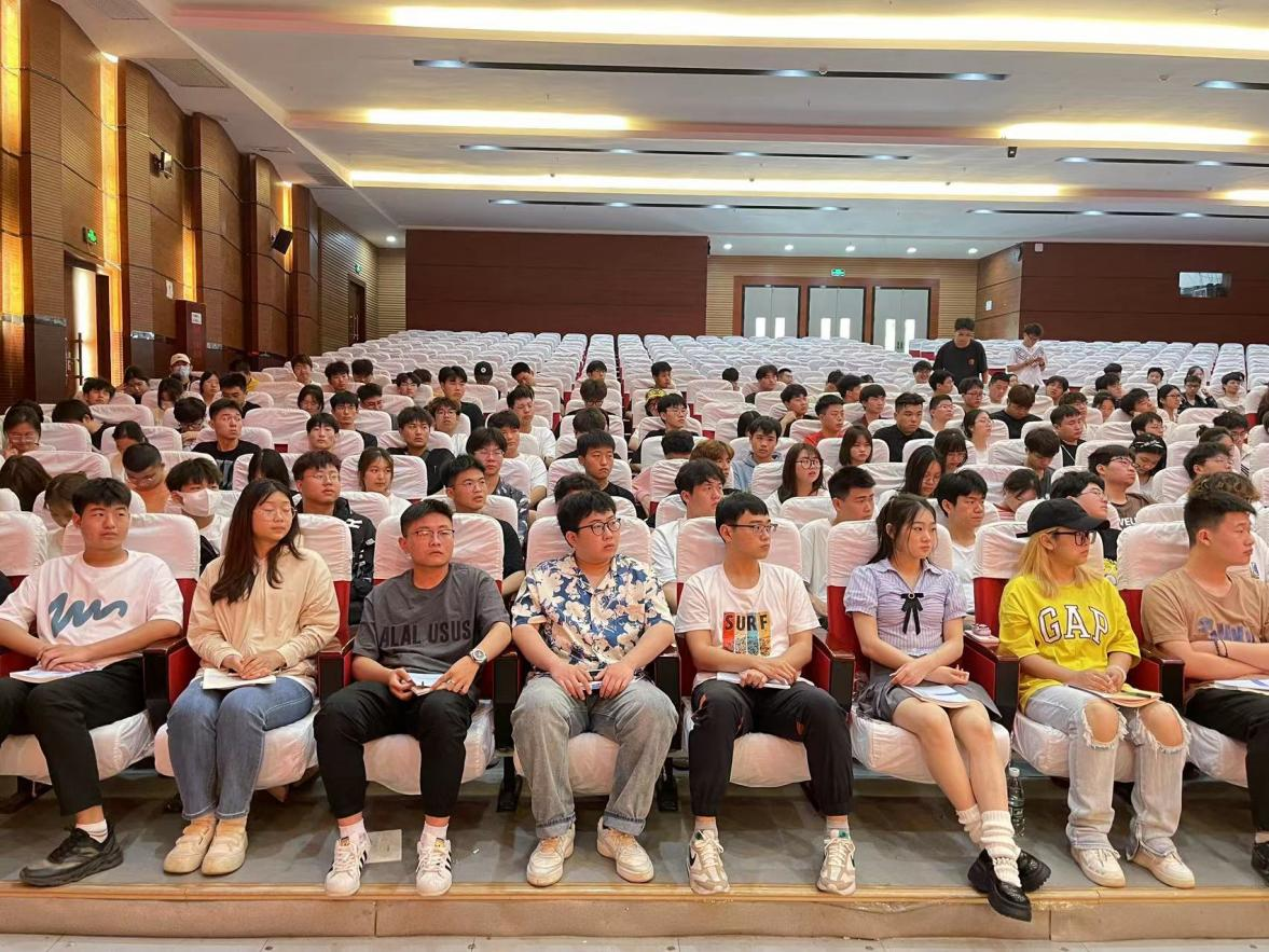 “端正入党动机,做合格的共产党员”入党积极分子党课授课