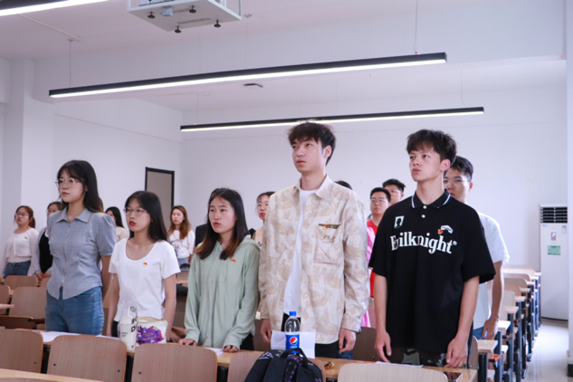 人文学院学生第一党支部开展习近平新时代中国特色社会主义思想主题教育学习