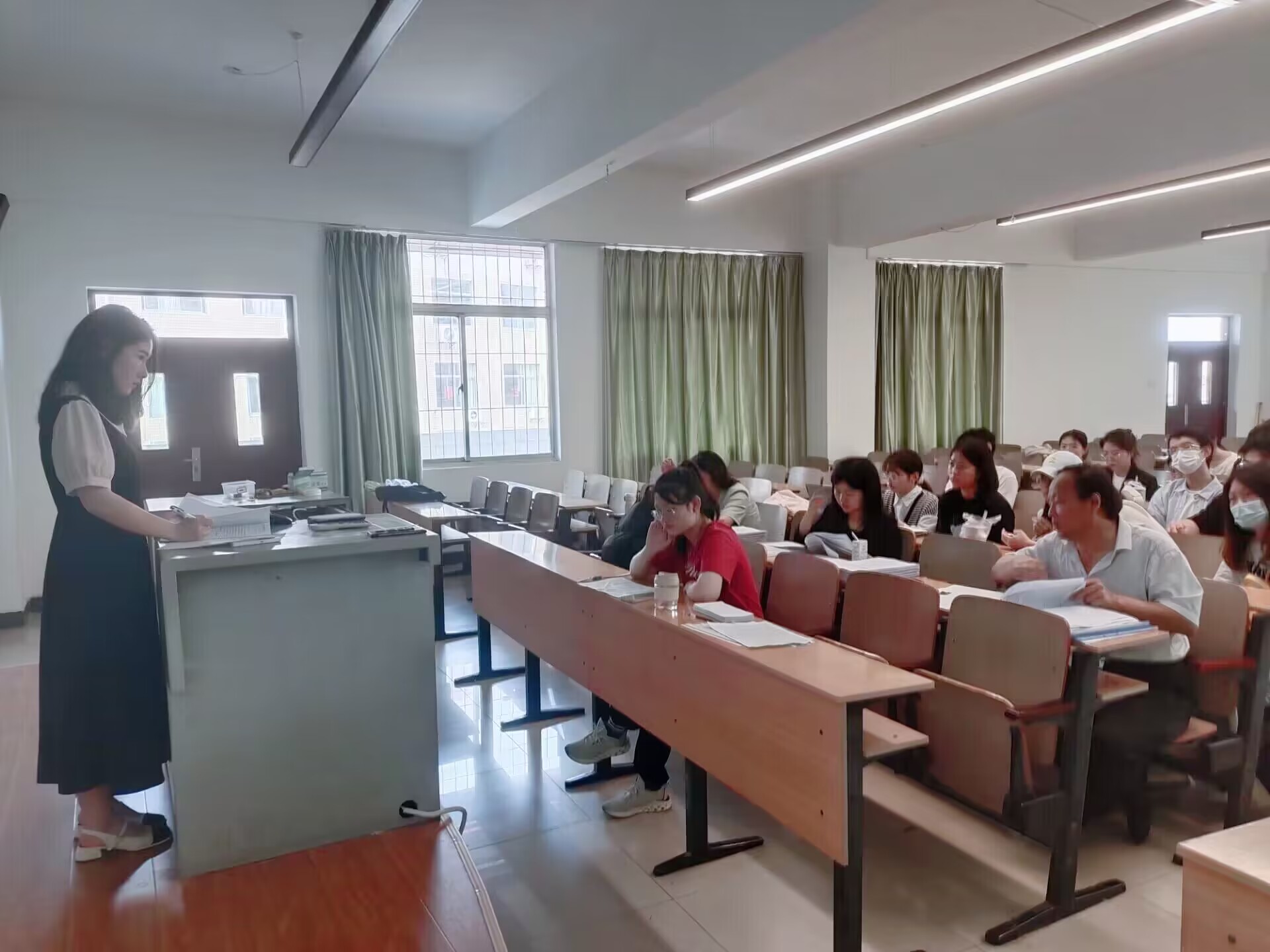 努力拼搏 赢在未来——经管学院2023届本科生毕业论文答辩工作顺利结束