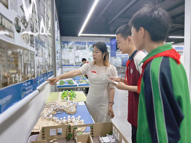 艺术学院教师党支部开展“关爱儿童美育•情暖六一”主题党日活动