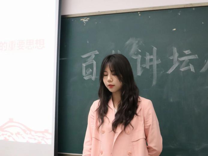 学习二十大 奋斗新征程 人文学院举行百生讲坛选拔赛