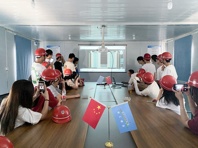建筑学院组织学生调研参观我校三期工程工地