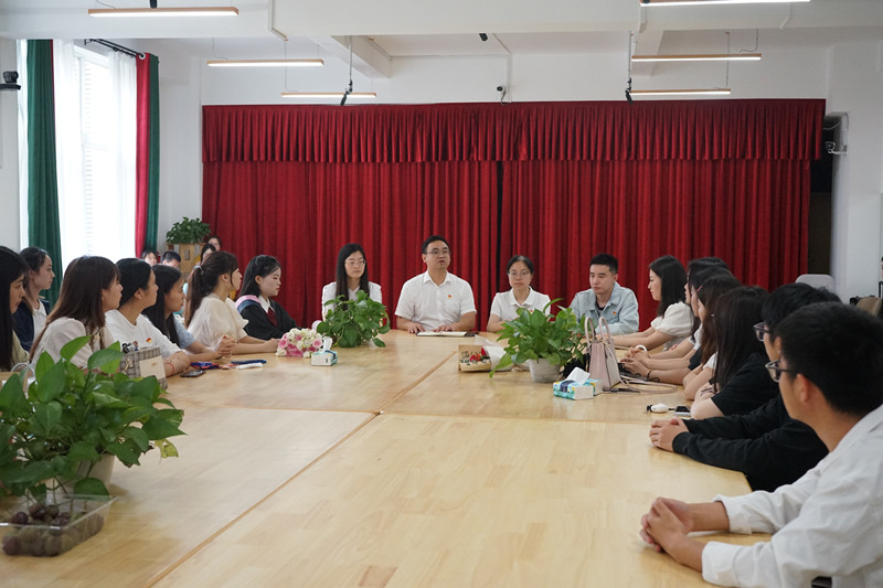教育学院党总支召开“青春助力现代化·逐梦远航再出发”2023届毕业生党员主题党日活动
