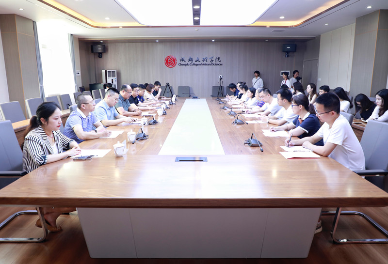 beat体育365官网举行“新E代数字智能信息技术产业学院”揭牌仪式