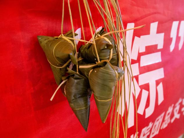 浓情端午 粽叶飘香 | 五大联赛人文学院组织端午节包粽子体验活动
