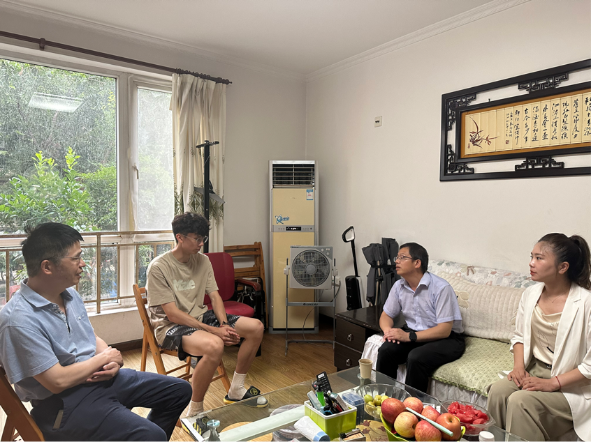 暖心家访叩开心扉 家校协同共促成长|五大联赛人文学院暑期家访从“心”出发