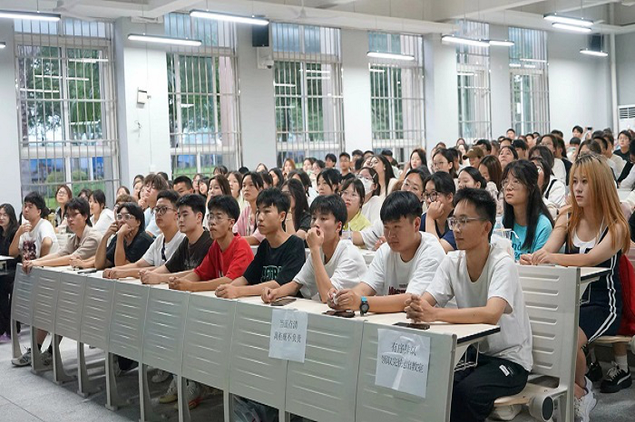 【文法】文法学院2023级新生师生见面会圆满结束