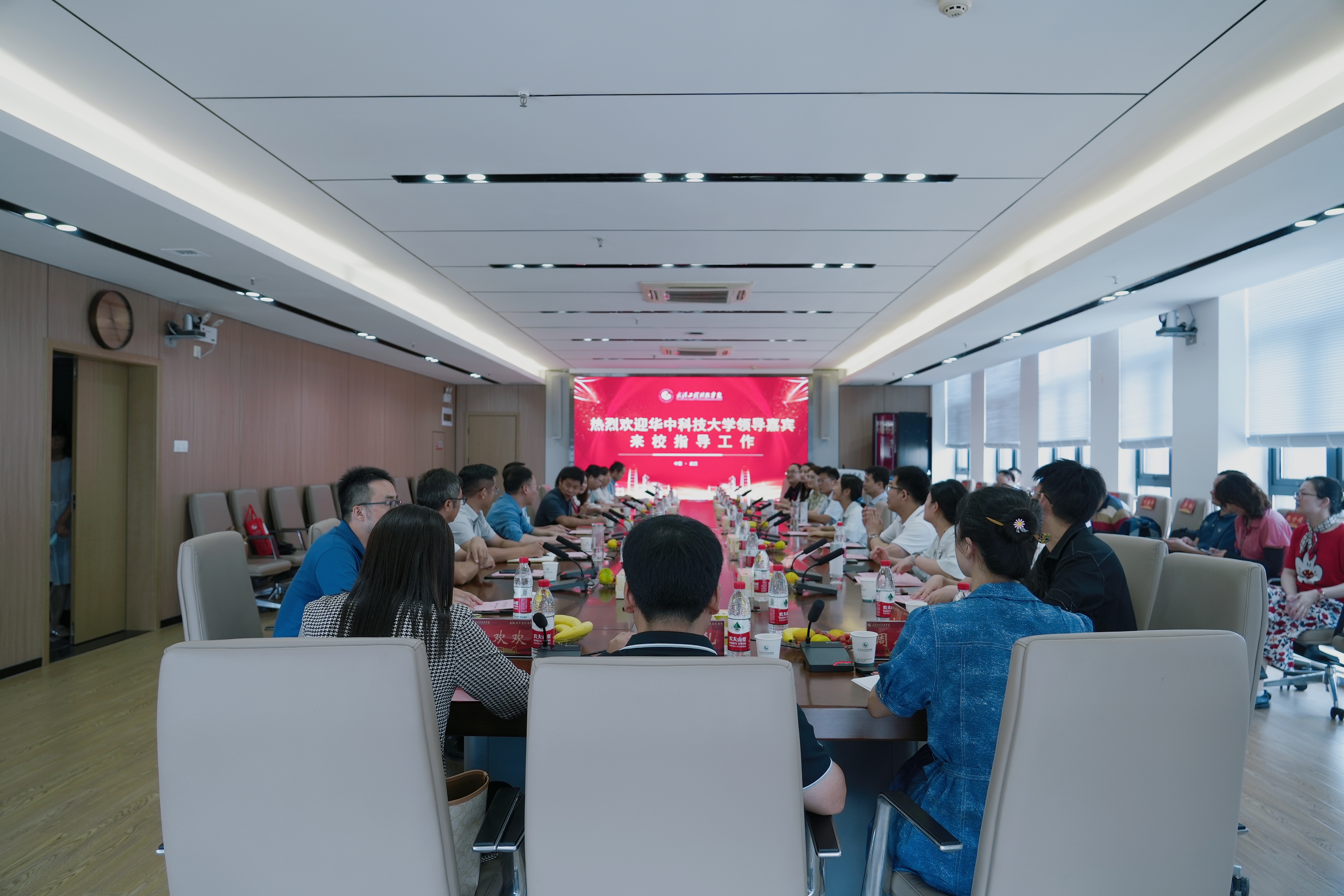 华中科技大学“博士团”来访欧洲五大联赛官网共话教育与发展