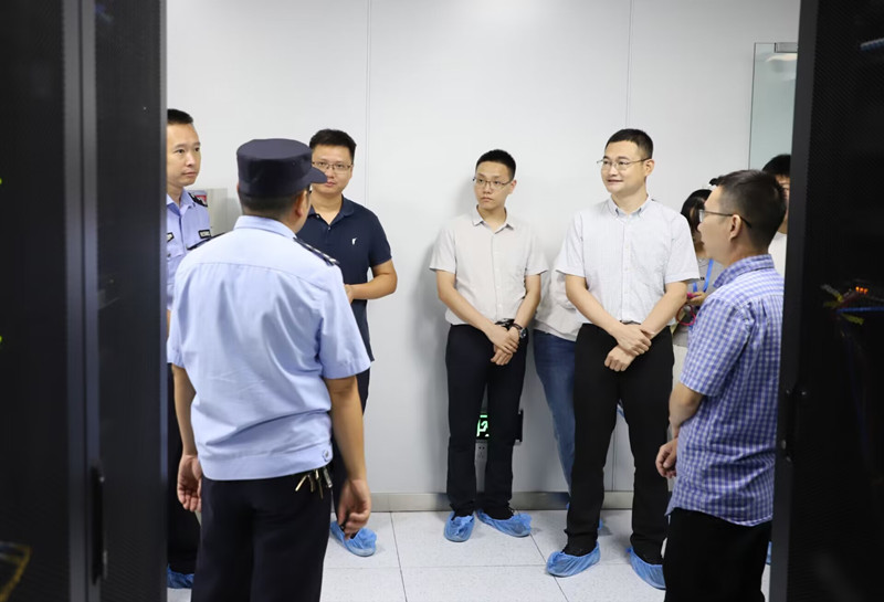 成都文理学院举行安全宣讲会