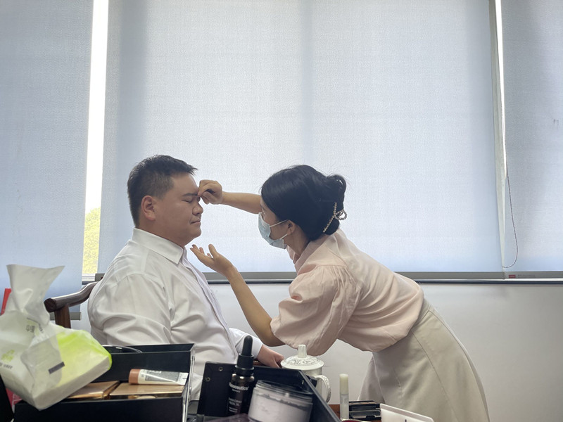 “崇文•尚美•明礼”美育工作室顺利完成校级慕课录制形象指导与服务