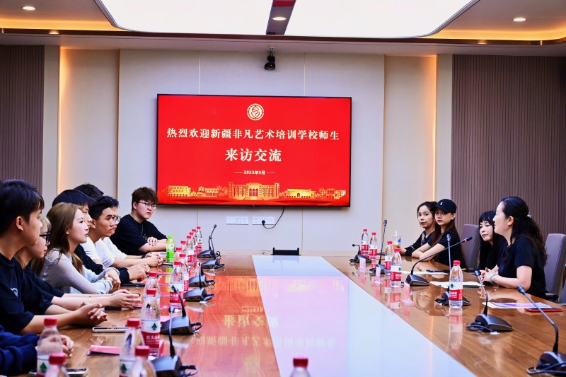 丹桂正飘香 有朋远方来——新疆籍师生一行来校参观交流