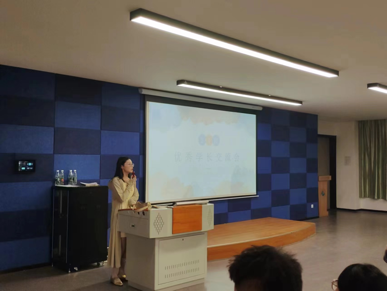 增强反诈意识 切莫“孤注一掷” 人文学院开展反诈骗教育班会