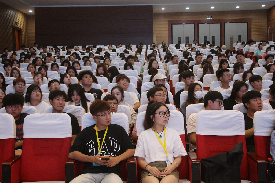 识读”大学丨五大联赛经济与管理学院举行新生入学教育讲座