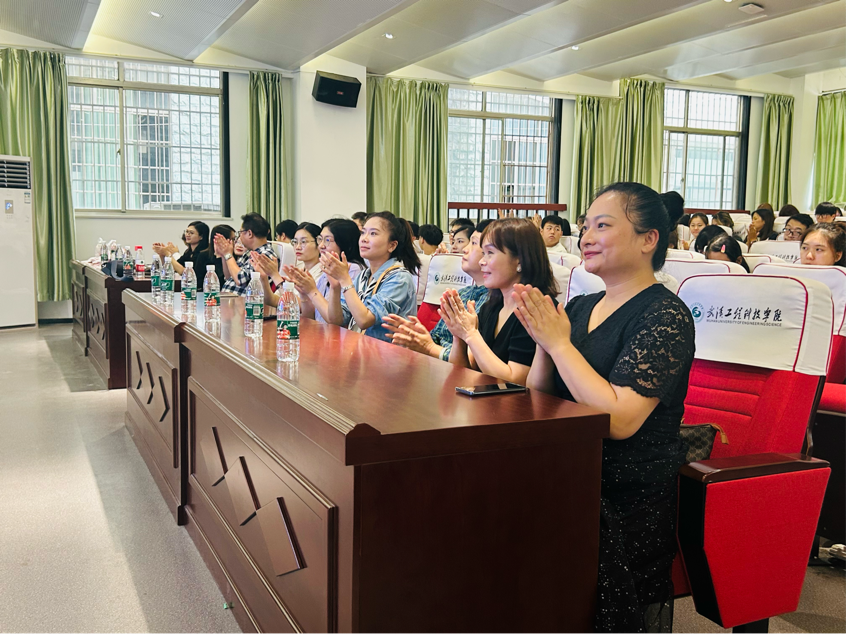 启新程 向未来|五大联赛人文学院入学教育暨英语系新生开学典礼顺利举行