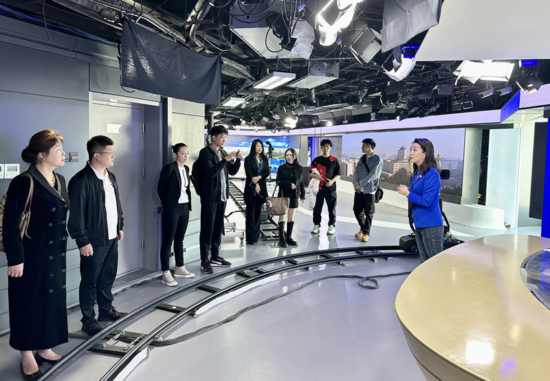 传媒与演艺学院赴中国教育电视台开展“访企拓岗”活动
