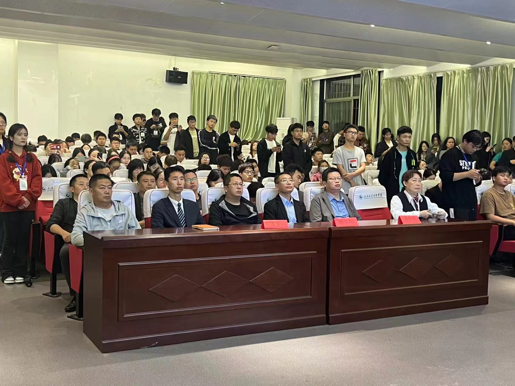 【部门联动】增强防范意识,创建美好校园丨后勤保卫处组织开展秋季校级大查寝