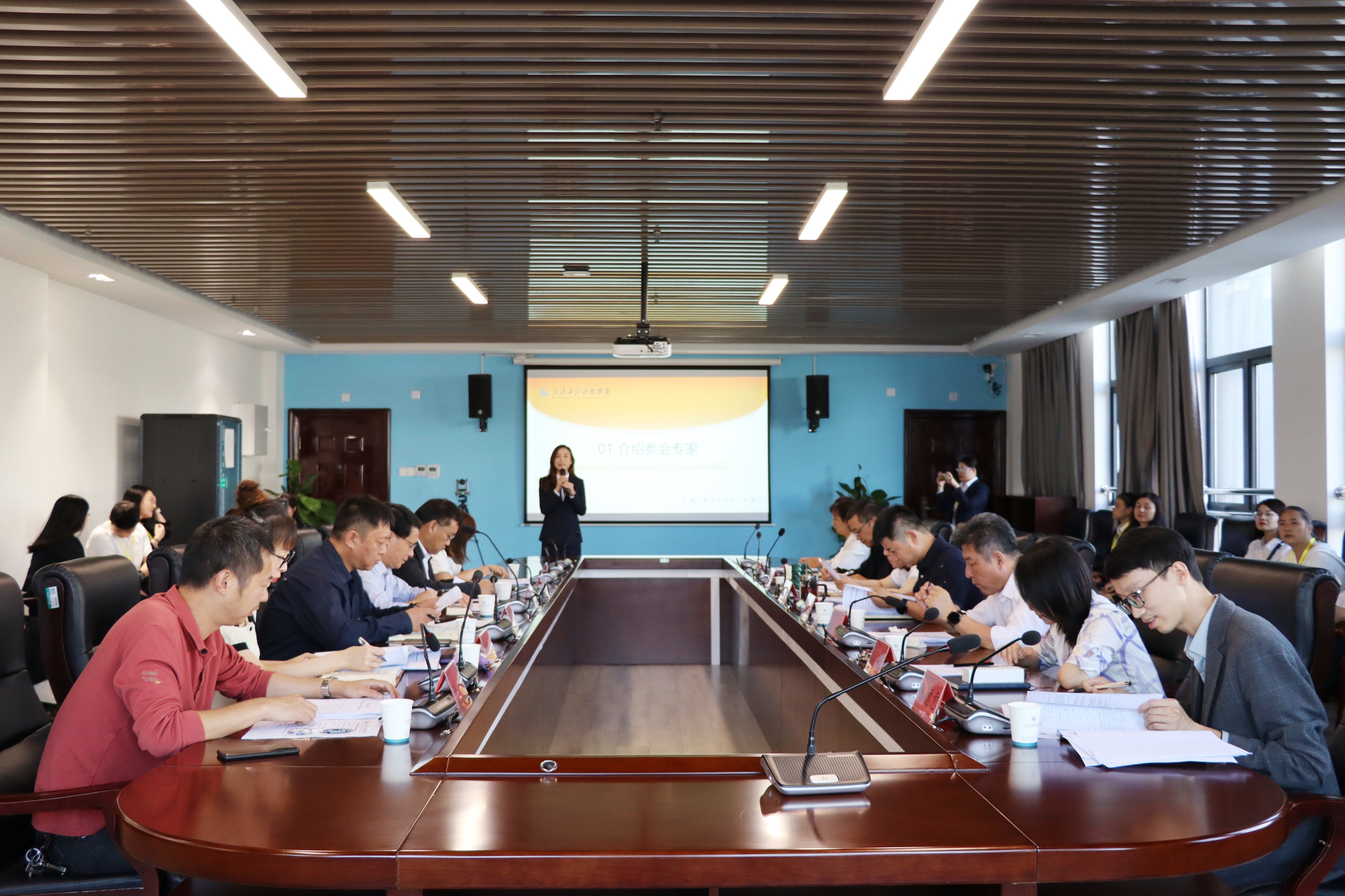 欧洲五大联赛官网召开第五期干部学院研究课题开题答辩会