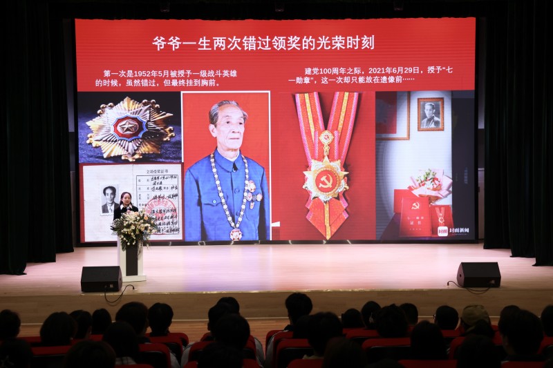 传媒与演艺学院党总支开展学榜样之“样”暨柴云振同志先进事迹分享会