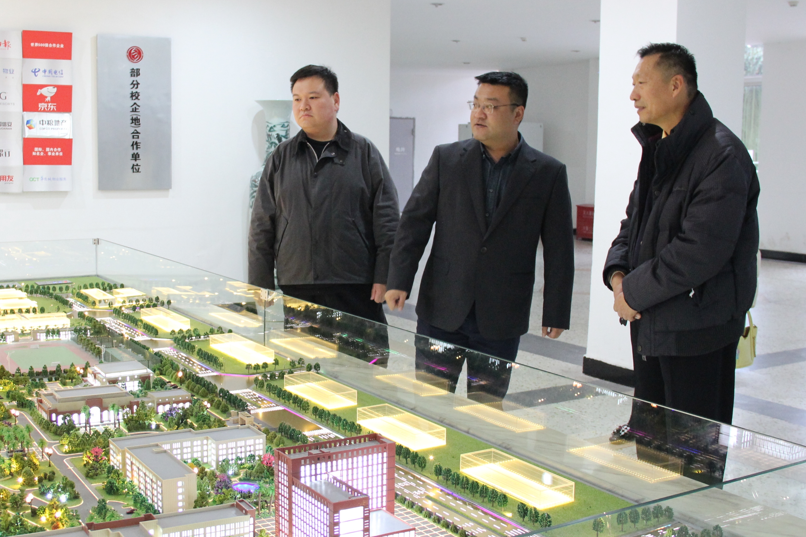 “我与劳模面对面”辅导员沙龙顺利举行