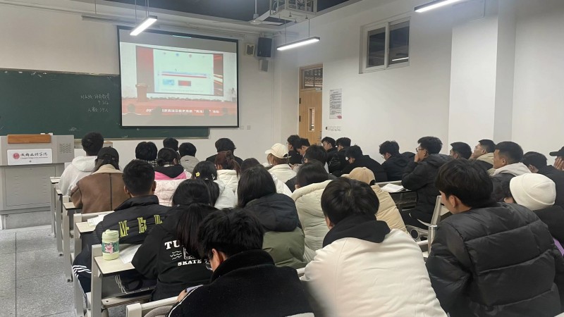 体育与医护学院开展“宪法晨读”活动