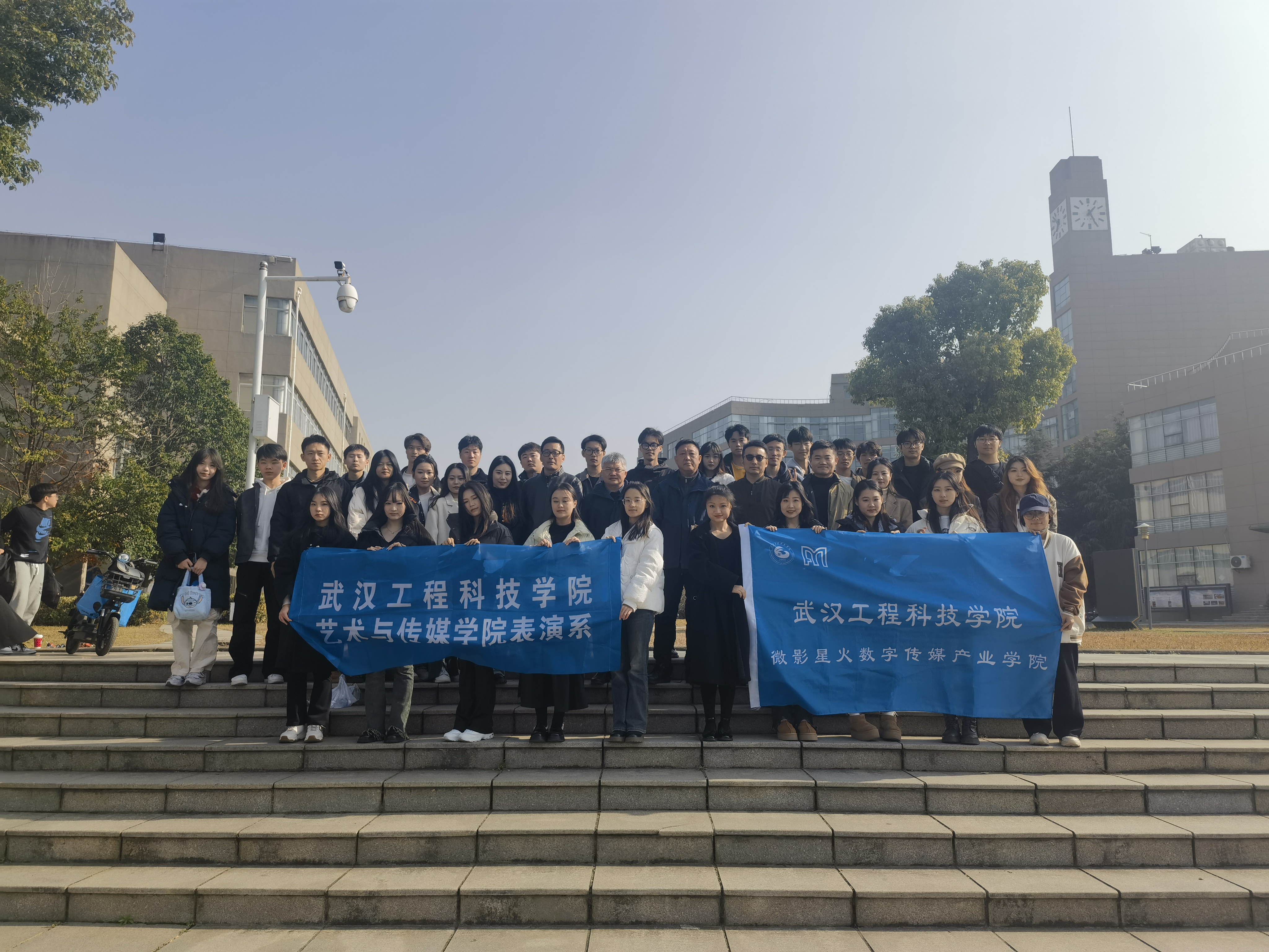 微影星火数字传媒产业学院助力五大联赛学子走进企业讲堂