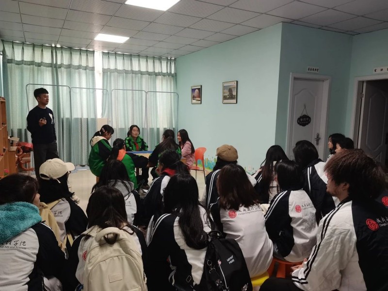 教育学院与金堂县港青学校开展团体沙盘课程研讨活动