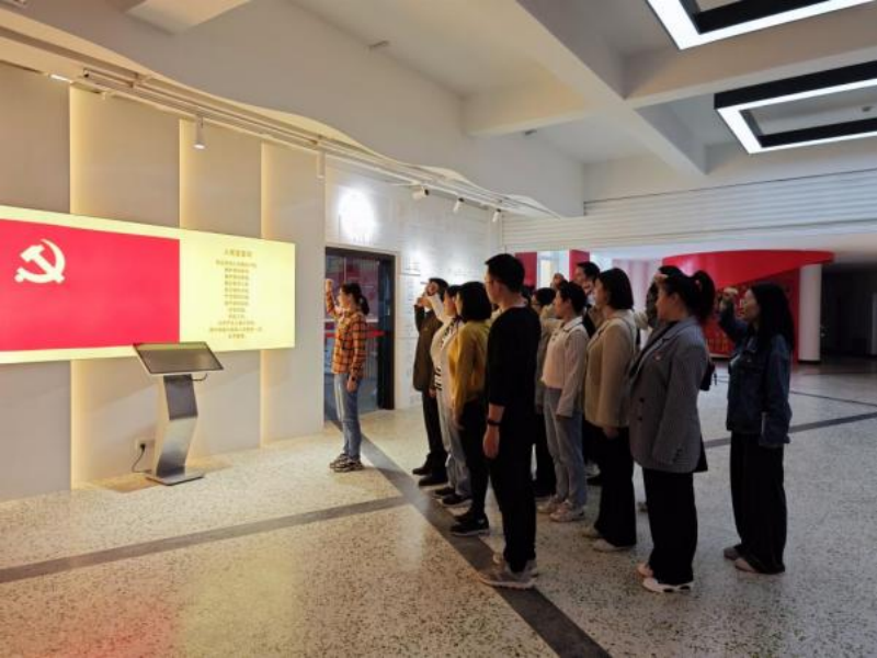 信息工程学院教师党支部开展“重温入党誓词”主题活动