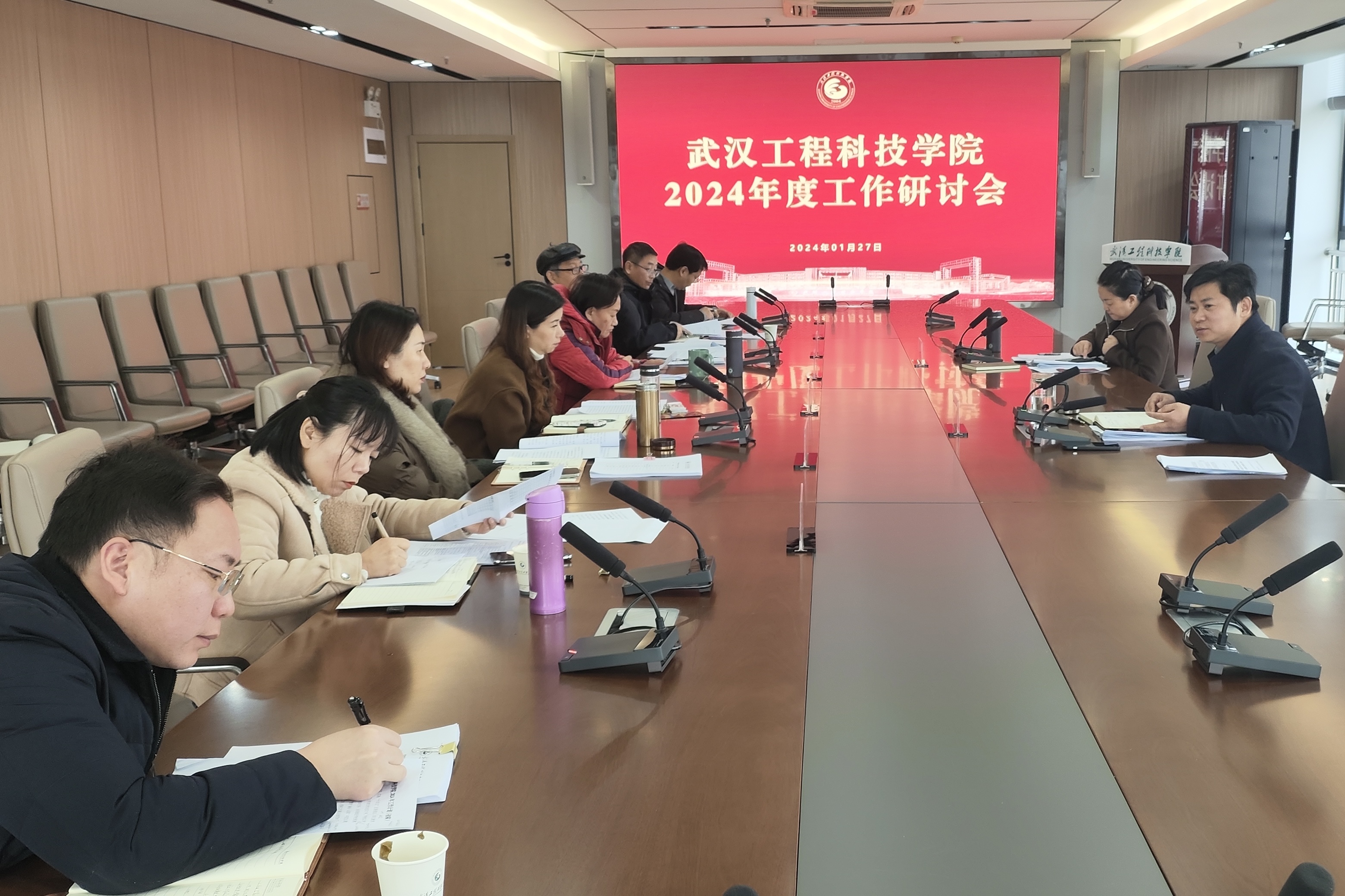 欧洲五大联赛官网召开2024年度工作第三次研讨会
