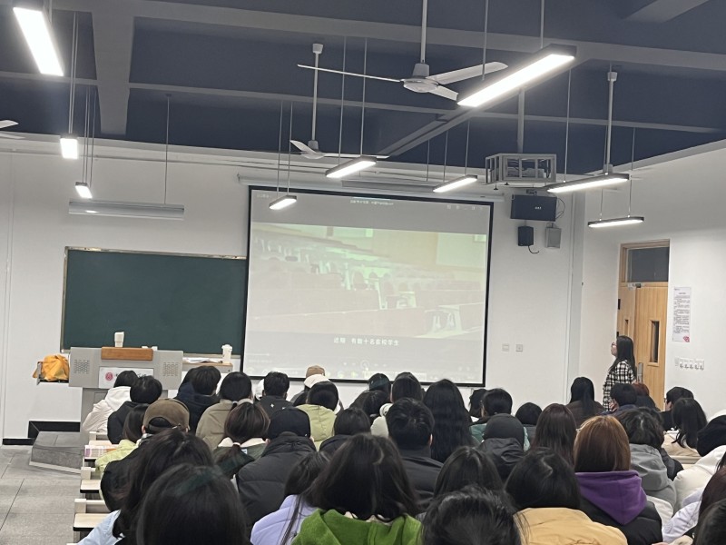 文法学院组织师生学习《开学安全第一课》
