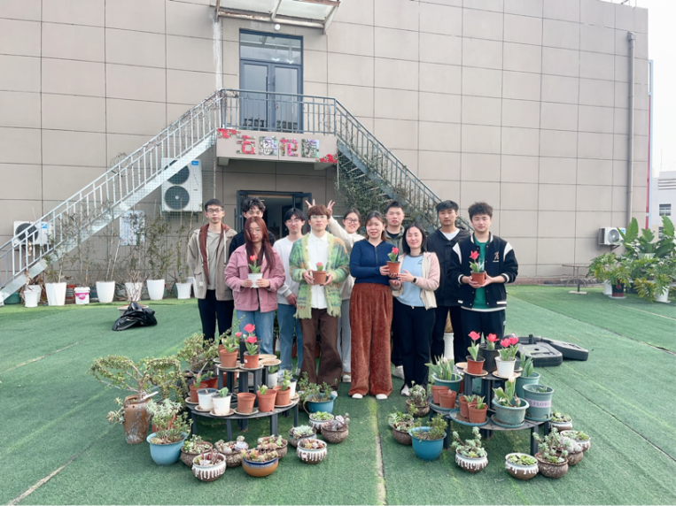 共植青年志愿林 共赴绿色环保行 | 五大联赛经济与管理学院开展“读•行”志愿服务