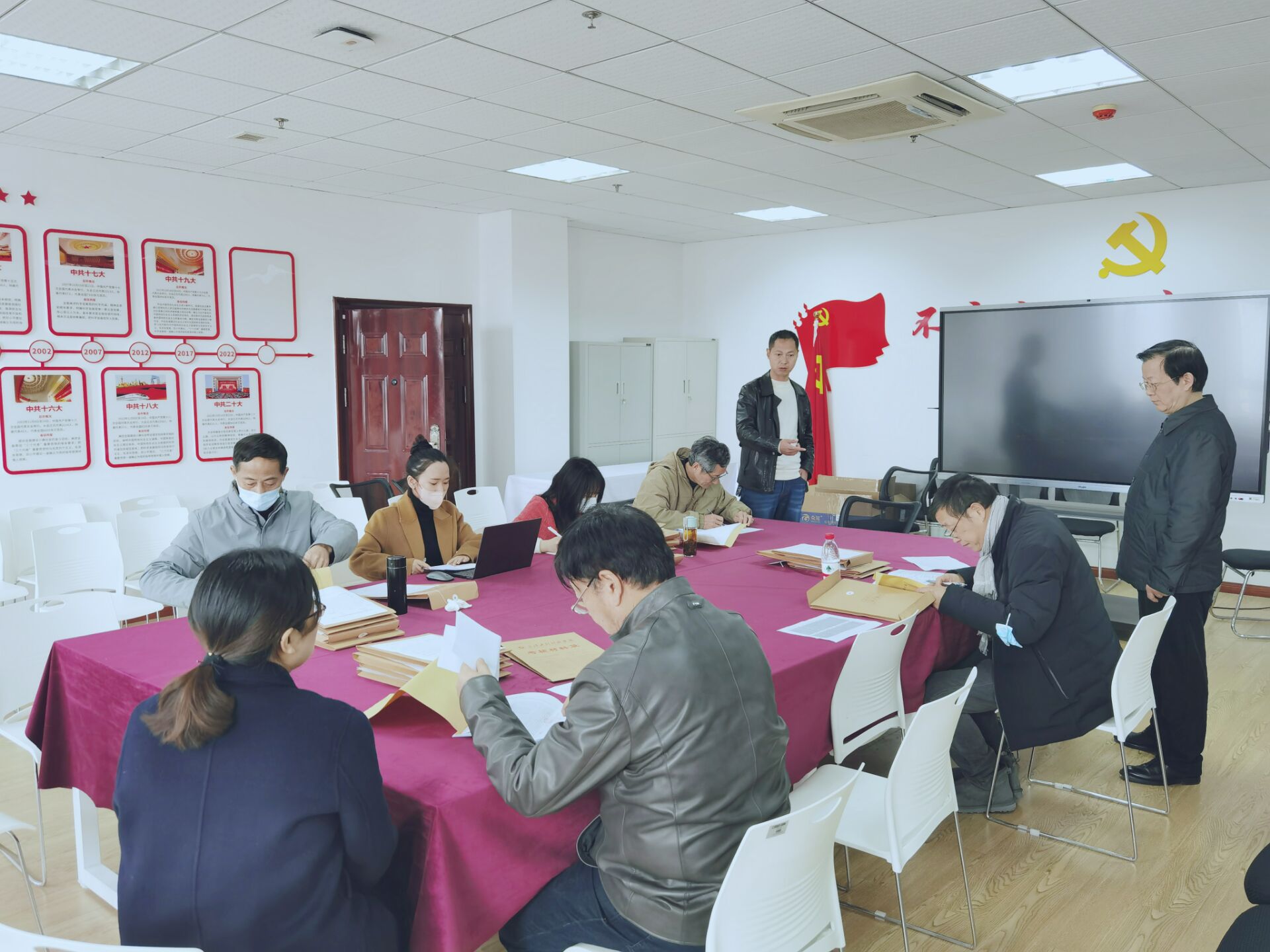 学校督导专家组来经济与管理学院进行课程考核材料专项检查