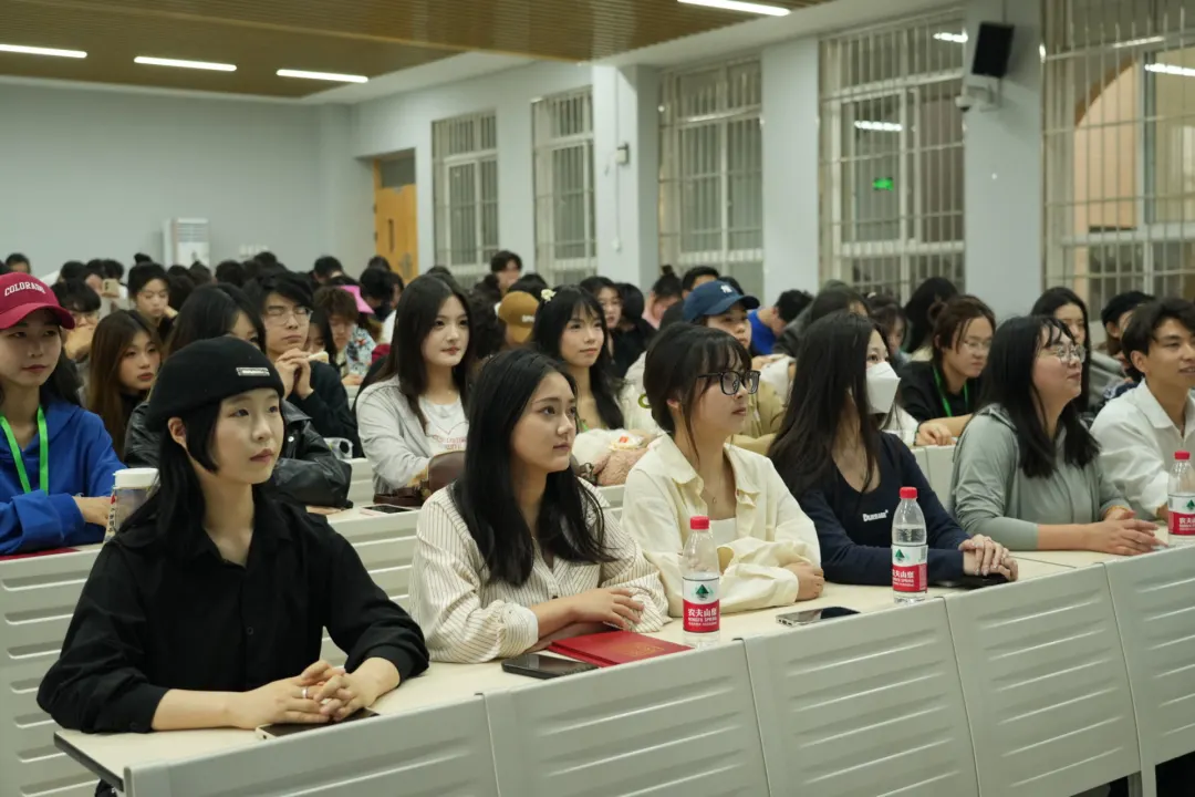 【传演】传媒与演艺学院分团委召开表彰大会暨收心大会