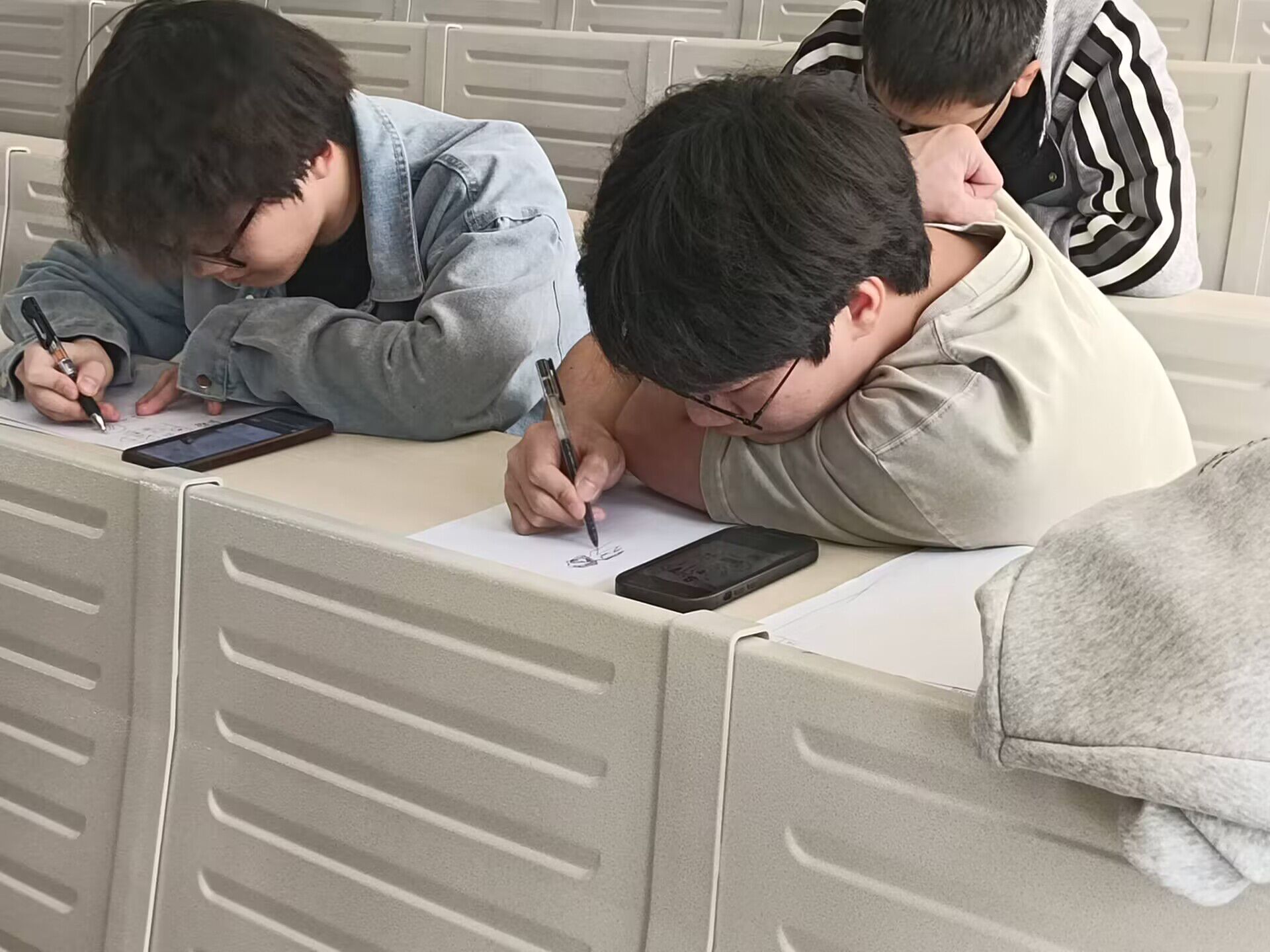 【教育】心理协会“房树人”绘画活动圆满结束