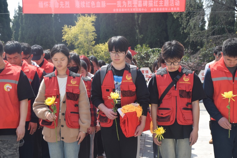 会计学院开展“益路同行”之我为烈士墓碑描红活动